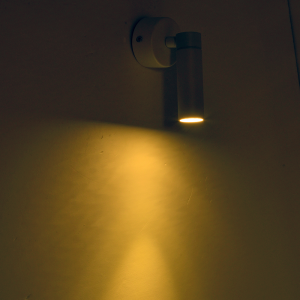 O Spot LED de Embutir BLET da Nordecor, com 5W e uma temperatura de cor de 3.000K, oferece uma iluminação suave e aconchegante. Este spot é ideal para ambientes que requerem uma luz discreta e confortável, combinando eficiência energética com um design elegante e minimalista. Perfeito para espaços residenciais ou comerciais que buscam uma solução de iluminação eficaz.