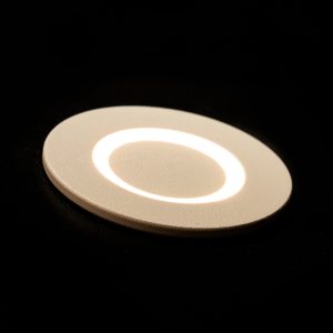 O Mini Spot LED de Embutir NOBI da Nordecor, com seu tamanho pequeno, é ideal para quem busca uma solução de iluminação decorativa e sutil. A iluminação difusa do NOBI o torna uma peça altamente decorativa, perfeita para adicionar um toque de elegância e aconchego a qualquer ambiente. Seu design compacto e a luz suavemente espalhada fazem dele uma escolha excelente para criar pontos de interesse visual em espaços modernos.