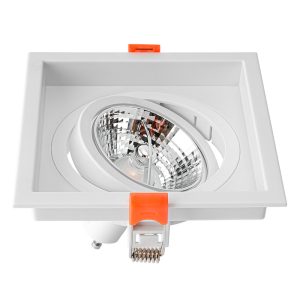 O Spot de Embutir LOYO, compatível com lâmpadas AR70 e soquete GU10, é ideal para iluminação focal com acabamento discreto. Seu design embutido proporciona uma instalação limpa, valorizando o ambiente com luz direcionada e precisa. Perfeito para destacar objetos ou áreas específicas em projetos residenciais ou comerciais com sofisticação e eficiência.