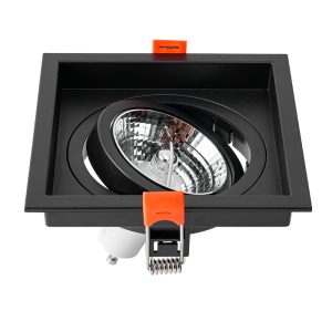 O Spot de Embutir LOYO, compatível com lâmpadas AR70 e soquete GU10, é ideal para iluminação focal com acabamento discreto. Seu design embutido proporciona uma instalação limpa, valorizando o ambiente com luz direcionada e precisa. Perfeito para destacar objetos ou áreas específicas em projetos residenciais ou comerciais com sofisticação e eficiência.