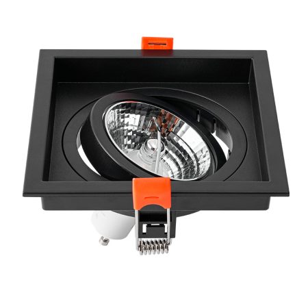 O Spot de Embutir LOYO, compatível com lâmpadas AR70 e soquete GU10, é ideal para iluminação focal com acabamento discreto. Seu design embutido proporciona uma instalação limpa, valorizando o ambiente com luz direcionada e precisa. Perfeito para destacar objetos ou áreas específicas em projetos residenciais ou comerciais com sofisticação e eficiência.