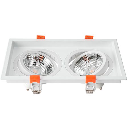 O Spot de Embutir LOYO, compatível com lâmpadas AR70 e soquete GU10, é ideal para iluminação focal com acabamento discreto. Seu design embutido proporciona uma instalação limpa, valorizando o ambiente com luz direcionada e precisa. Perfeito para destacar objetos ou áreas específicas em projetos residenciais ou comerciais com sofisticação e eficiência.