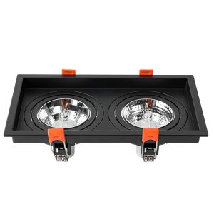 O Spot de Embutir LOYO, compatível com lâmpadas AR70 e soquete GU10, é ideal para iluminação focal com acabamento discreto. Seu design embutido proporciona uma instalação limpa, valorizando o ambiente com luz direcionada e precisa. Perfeito para destacar objetos ou áreas específicas em projetos residenciais ou comerciais com sofisticação e eficiência.