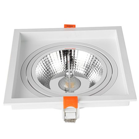 O Spot de Embutir LOYO, compatível com lâmpadas AR111 e soquete GU10, oferece iluminação potente e precisa com foco direcionado. Seu design embutido garante um acabamento elegante e discreto, ideal para destacar elementos arquitetônicos, obras de arte ou áreas específicas em ambientes residenciais e comerciais com eficiência e sofisticação.