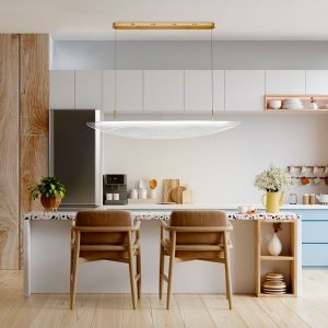 A imagem mostra o pendente led ZUTA GR da Nordecor, que com sua iluminação suave e design contemporâneo, cria um ponto focal acima da bancada da cozinha, complementando o ambiente acolhedor e moderno.