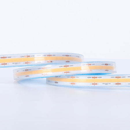 A Fita LED COB ODDA 24V possui 513 LEDs por metro, potência de 10W/m e IRC95, garantindo alta fidelidade na reprodução de cores. Seu efeito contínuo de luz elimina pontos aparentes, proporcionando iluminação uniforme e linear. Desenvolvida para aplicações que exigem qualidade luminosa elevada, oferece eficiência energética e desempenho estável ao longo do tempo.